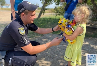 Свежие новости: Поліцейські доправили гуманітарну допомогу мешканцям Снігурівки