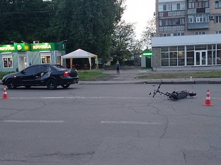 Свежие новости: В Николаеве водитель автомобиля сбил парня, который ехал на электросамокате