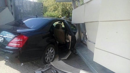 Свежие новости: В Харькове иномарка влетела в остановку, есть жертвы