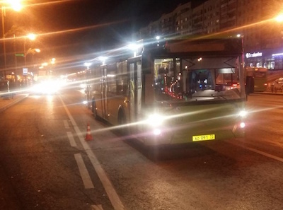 Свежие новости: ВИДЕО: В Николаевской маршрутке на ходу чуть не выпало окно