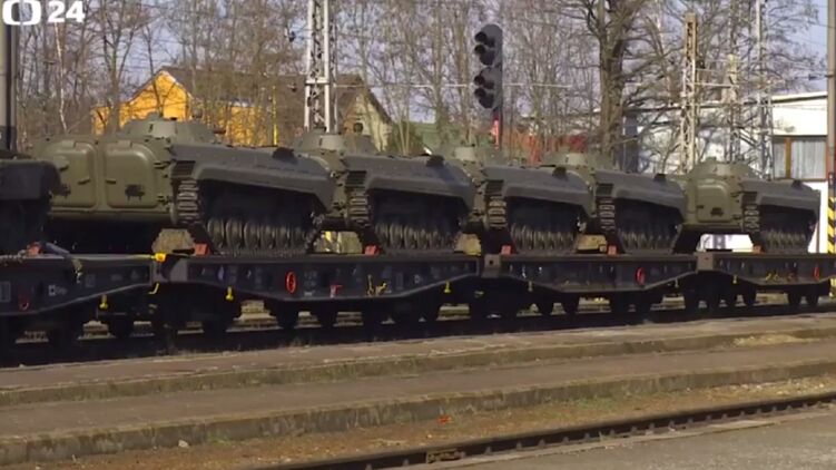 Свежие новости: Чехия передала в Украину вооружения на сотни миллионов долларов. Поставки будут продолжаться