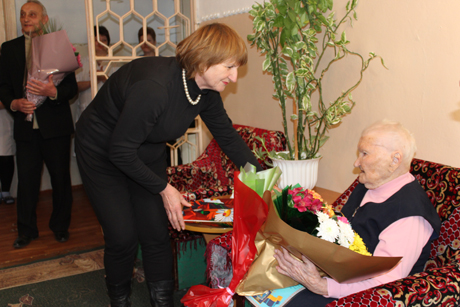 Свежие новости: У Вознесенську довгожительку привітали зі 100-річчям