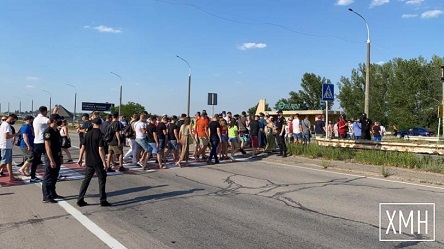 Свежие новости: Рестораторы перекрыли Антоновский мост под Херсоном на пути из Скадовска