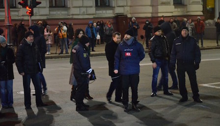 Свежие новости: Водителя Volkswagen привезли на место смертельного ДТП в Харькове: появилось видео