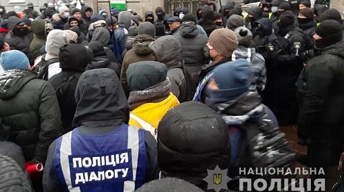 Свежие новости: Предприниматели разблокировали выезды из Кабмина и остаются ночевать под Радой