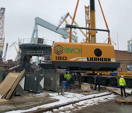 Свежие новости: В Николаеве на верфи «Нибулона» монтируют 400-тонный кран, который доставили 24 грузовиками