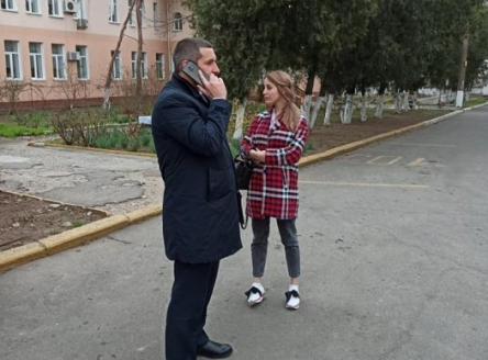 Свежие новости: ВИДЕО: В Николаеве губернатор Стадник по просьбе активистов показал 5000 экспресс-тестов на коронавирус