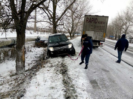 Свежие новости: Вчера на Николаевщине спасатели 6 раз освобождали автомобили со снежных ловушек