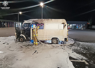 Свежие новости: В Миколаєві вночі загорівся мікроавтобус