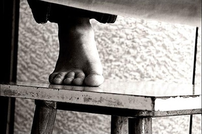 Свежие новости: В Киеве девушка повесилась в подъезде