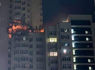 Свежие новости: Нічна атака на Київ: уламки ракети влучили в багатоповерхівку