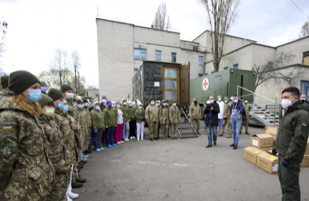 Фото новости: ВИДЕО: Зеленский проверил, как оказывают медпомощь военным на Донбассе Свежие новости: ВИДЕО: Зеленский проверил, как оказывают медпомощь военным на Донбассе