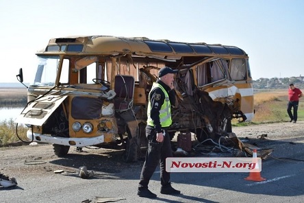 Свежие новости: ФОТО: Под Николаевом автобус с военными попал в ДТП с тремя машинами: есть пострадавший