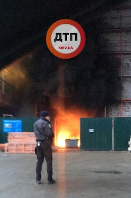 Свежие новости: В Киеве горит известный ТЦ