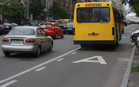 Свежие новости: Из киевской маршрутки вытолкали пассажира, он умер от удара