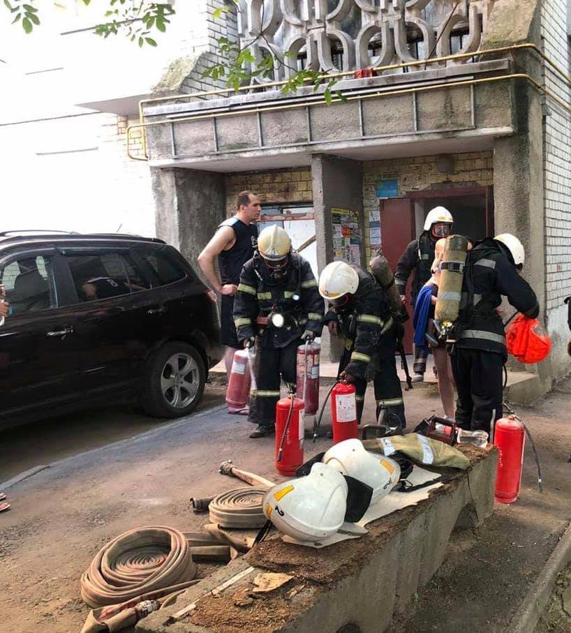 Фото новости: Миколаїв: вогнеборцями під час пожежі в дев’ятиповерхівці евакуйовано 4 особи, з яких 1 дитина Свежие новости: Миколаїв: вогнеборцями під час пожежі в дев’ятиповерхівці евакуйовано 4 особи, з яких 1 дитина