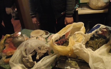 Фото новости: ФОТО: В Вознесенске у двоих мужчин изъяли 7 кг каннабиса Свежие новости: ФОТО: В Вознесенске у двоих мужчин изъяли 7 кг каннабиса