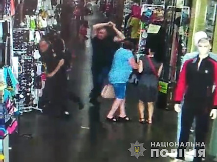 Свежие новости: В Житомире мужчина бейсбольной битой избил полицейского, которому его жена жаловалась на семейное насилие