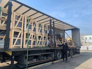 Свежие новости: Французські волонтери передали Миколаєву твердопаливні печі