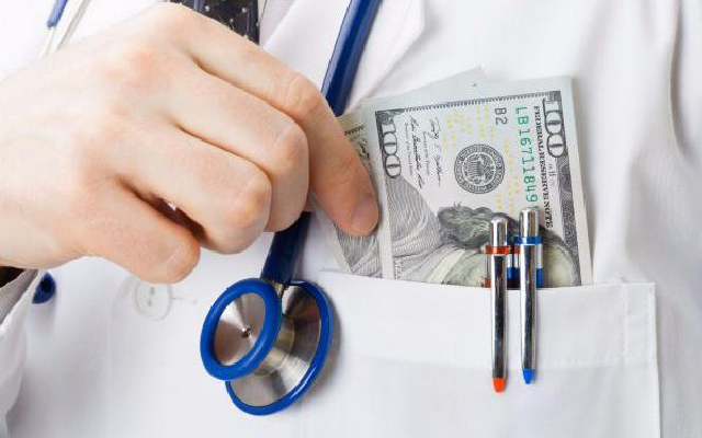 Фото новости: Депутат Первомайского горсовета заявил о коррупции в местном роддоме: «Около 50 обращений за сутки» Свежие новости: Депутат Первомайского горсовета заявил о коррупции в местном роддоме: «Около 50 обращений за сутки»