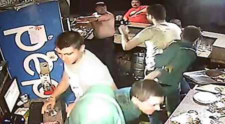 Свежие новости: Опубликовано видео избиения посетителя в ночном клубе в Корабельном районе Николаева