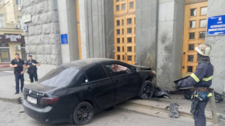 Свежие новости: ДТП в Харькове: легковушка врезалась в здание мэрии