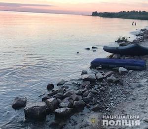Свежие новости: На Киевском море перевернулась семья с детьми, их матрасы унесло ветром