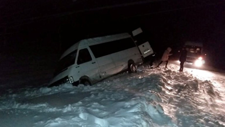 Свежие новости: Спасатели достали из снежного плена три автомобиля на Николаевщине