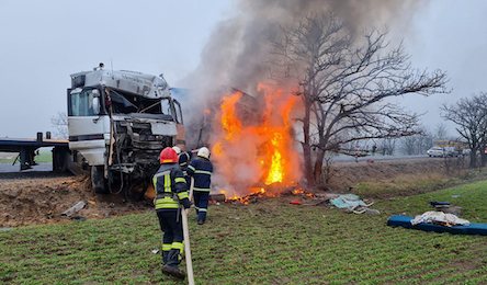 Свежие новости: В Витовском районе две фуры столкнулись лоб в лоб