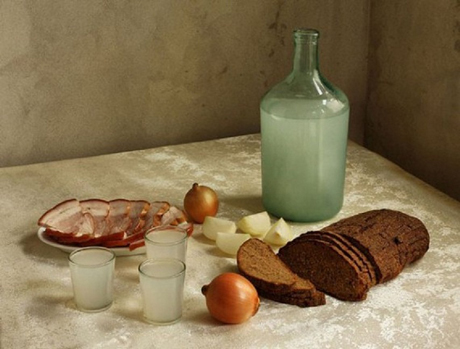 Свежие новости: На Николаевщине отец отправил маленьких детей купить ему водку - их госпитализировали с отравлением