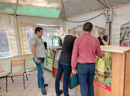 Фото новости: Возле Центрального рынка провели очередной рейд против  Свежие новости: Возле Центрального рынка провели очередной рейд против