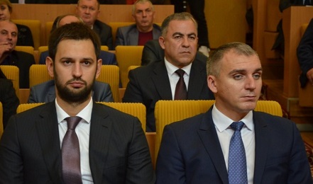 Свежие новости: Пожал ли Макарьян руку Сенкевичу? В администрации президента «мирили» мэра и нардепа