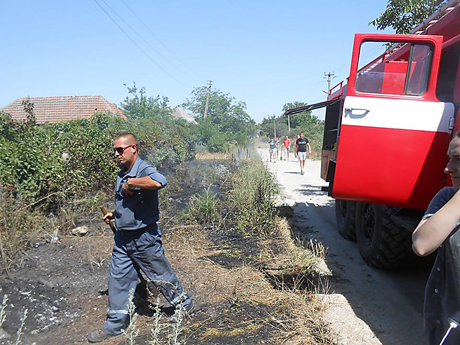 Свежие новости: В селе под Николаевом из-за баловства ребенка пожар охватил огороды на двух улицах