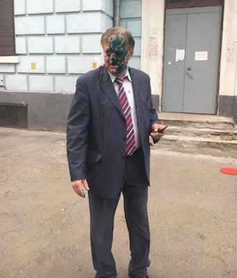 Свежие новости: В Киеве радикалы напали на главу Россотрудничества, который шел к Вечному огню