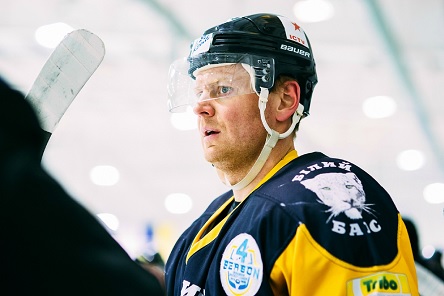 Фото новости: ВИДЕО: Украинский хоккеист забросил самую быструю шайбу в истории чемпионата УХЛ Свежие новости: ВИДЕО: Украинский хоккеист забросил самую быструю шайбу в истории чемпионата УХЛ