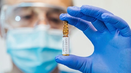 Свежие новости: Кому критически важно сделать прививку от COVID-19