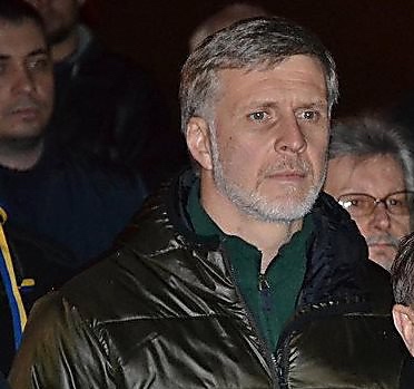 Свежие новости: Помощника Романчука, которого задержали с пакетом денег, отпустили