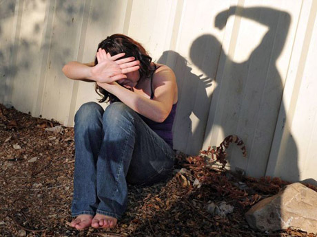 Свежие новости: В Доманевском районе мужчина избил несовершеннолетнюю за слухи и получил штраф