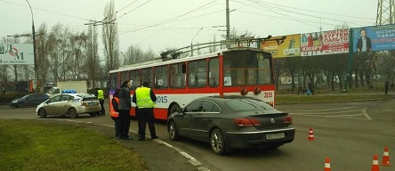 Свежие новости: На кольце возле автовокзала столкнулись троллейбус и «Фольксваген»