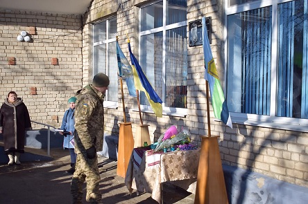 Свежие новости: В школе на Николаевщине установили доску памяти погибшему на Донбассе морскому пехотинцу