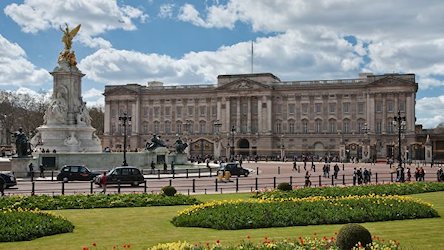 Свежие новости: Елизавета II пожаловалась, что вертолеты Трампа повредили газон у Букингемского дворца