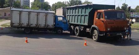Фото новости: ВИДЕО: В Николаеве произошла тройная авария Свежие новости: ВИДЕО: В Николаеве произошла тройная авария