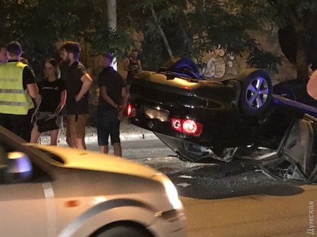 Свежие новости: В Одессе столкнулись четыре машины: одна перевернулась, а водитель потерял руку