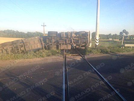Фото новости: В Первомайске перевернулся DAF с полуприцепом, перекрыв железнодорожную колею Свежие новости: В Первомайске перевернулся DAF с полуприцепом, перекрыв железнодорожную колею