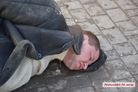 Фото новости: В Николаеве полиция по горячим следам задержала грабителя Свежие новости: В Николаеве полиция по горячим следам задержала грабителя