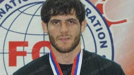 Свежие новости: Сбежал от кровной мести: чеченский чемпион рассказал, почему покинул прокуратуру