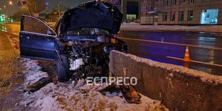 Свежие новости: Смертельное ДТП в Киеве: внедорожник врезался в отбойник
