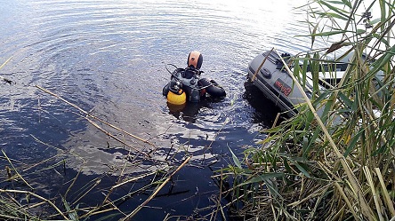Фото новости: На Николаевщине спасатели достали из реки тело утонувшего рыбака Свежие новости: На Николаевщине спасатели достали из реки тело утонувшего рыбака