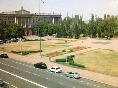 Свежие новости: Жители Николаева собираются самостоятельно полить высохший газон на Соборной площади