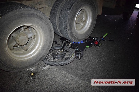 Свежие новости: В Николаеве зерновоз сбил велосипедиста